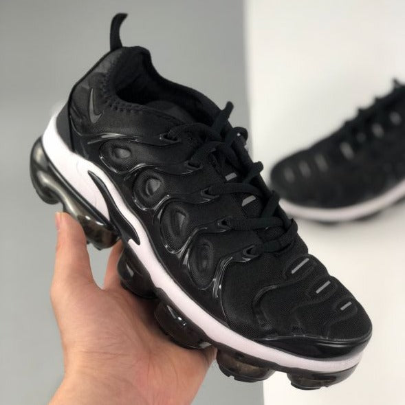 TÊNIS NIKE VAPORMAX PLUS BLACK/WHITE