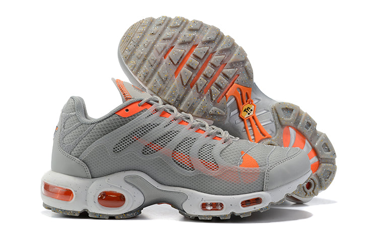 TÊNIS NIKE AIR MAX TERRASCAPE PLUS GRAY ORANGE