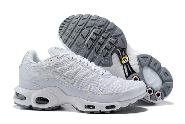 TÊNIS NIKE AIR MAX PLUS TN TRIPLE WHITE (SOLA CINZA)