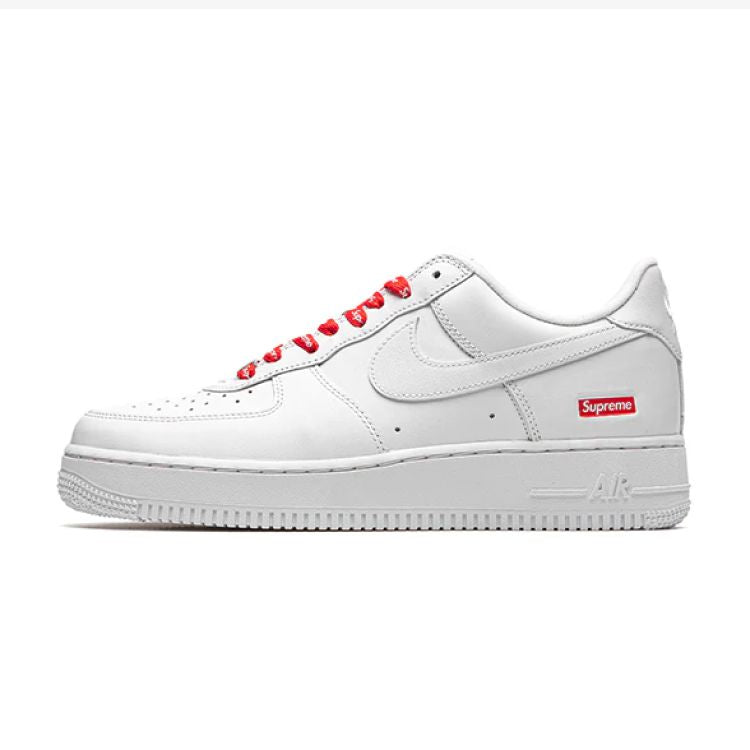 TÊNIS NIKE AIR FORCE 1 TRIPLE WHITE x SUPREME