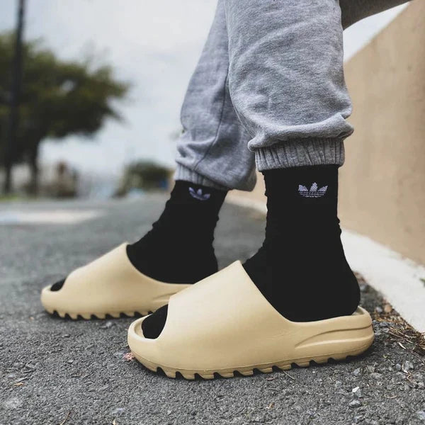 Chinelo Adidas Yeezy Slide Bone