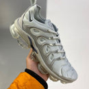 TÊNIS NIKE VAPORMAX PLUS CINZA - Lagrife Sport
