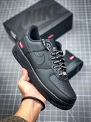 TÊNIS NIKE AIR FORCE 1 TRIPLE BLACK x SUPREME - Lagrife Sport